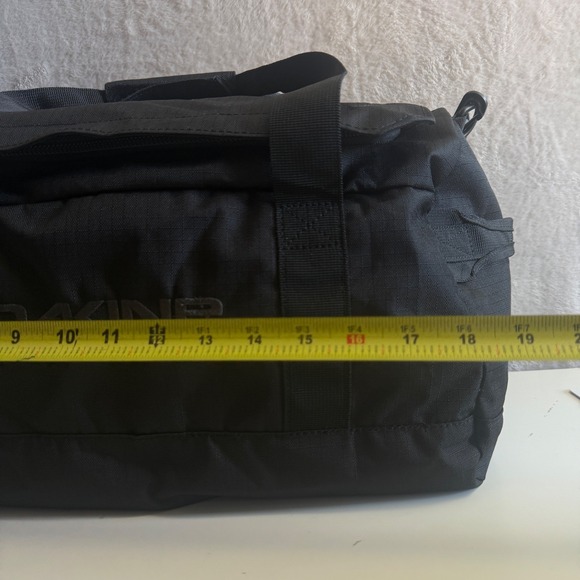 DAKINE PACKABLE EQ Duffel 35L Black Travel Gym CarryOn Shoulder Bag New W/TAGS - Picture 11 of 16